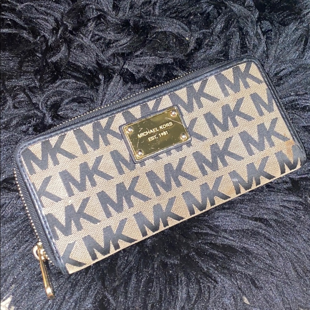 Michael Kors jet set Continental wallet